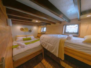 Sailing Komodo Kapal VIP 1 Superior Cabin