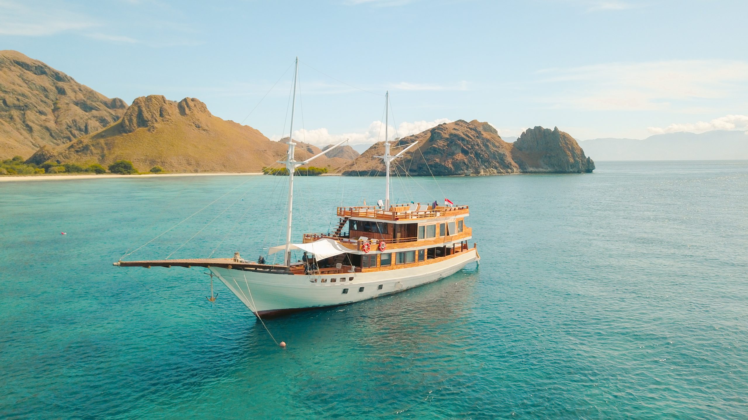 Paket Tour Sailing Komodo Kapal VIP 1